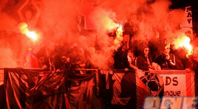 אוהדי פ.ס.ז´ חוגגים בפורטוגל. חוליגנים, אבל עם בעלים עשירים... (רויטרס) אוהדי פ.ס.ז´ חוגגים בפורטוגל. חוליגנים, אבל עם בעלים עשירים... (רויטרס)