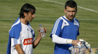  חלאקיס. יגן על השער היווני  (רויטרס)