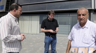 מיכאל קליין (שחור) משה חביב ופרצלינה (אלעד ירקון)