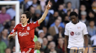 בניון חוגג מיד לאחר השער (רויטרס) בניון חוגג מיד לאחר השער (רויטרס)