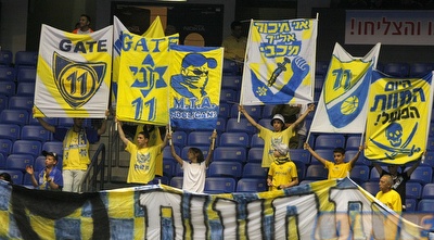 אוהדי מכבי ת&qout;א (אמיר לוי) אוהדי מכבי ת&qout;א (אמיר לוי)