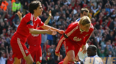 בניון חוגג עם החלוץ פרננדו טורס (GettyImages) בניון חוגג עם החלוץ פרננדו טורס (GettyImages)