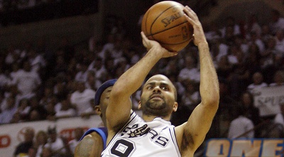 טוני פארקר. גם שבר שיא וגם נתן משחק ענק (רויטרס)