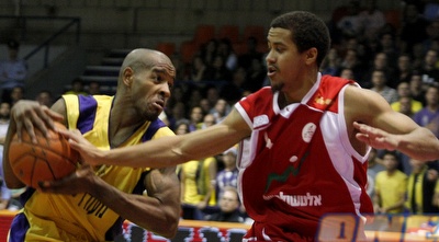 פלורס. בחיפה יחכו לגלות את חומרת הפציעה (אמיר לוי)