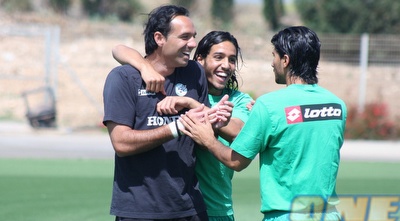 גולסה עם דוידוביץ´ ורפאלוב. יצטרך להחזיר על המגרש (עמית מצפה)