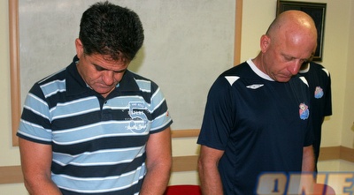 אפרים גבאי מתייחד עם זכר הנופלים (עמית מצפה)