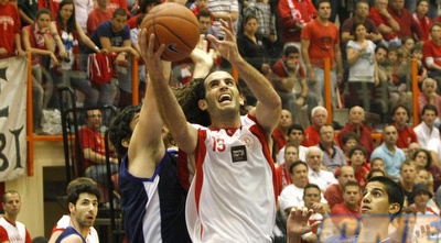 טוהר חיימוביץ&acute; עולה לסל (אמיר לוי)