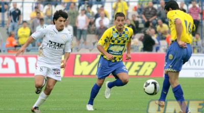 אלמוג כהן (משמאל). מעורר עניין גם בישראל וגם בחו&qout;ל (אור שפונדר)