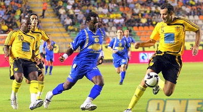 גרשון שומר על דולי ג´ונסון (גיא בן זיו)