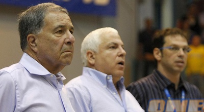 שמעון מזרחי, פיני גרשון ושרון דרוקר. עוד לא נמצא מחליף ללאמפה (אמיר לוי) שמעון מזרחי, פיני גרשון ושרון דרוקר. עוד לא נמצא מחליף ללאמפה (אמיר לוי)