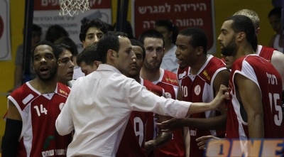 קטש ושחקניו. לא מוכנים לחשוב על הפסד בבית (אמיר לוי)