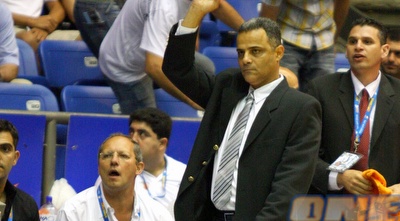 רוני בוסאני. התחיל קדנציה ברגל ימין