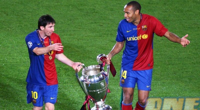 מסי והנרי עם הגביע. הצרפתי סוף סוף זכה בתואר לא ערג קריירה שלמה (GettyImages) מסי והנרי עם הגביע. הצרפתי סוף סוף זכה בתואר לא ערג קריירה שלמה (GettyImages)