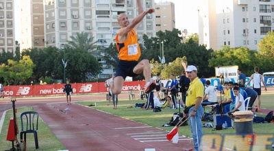 יוחאי הלוי. ניצח כצפוי במשולשת