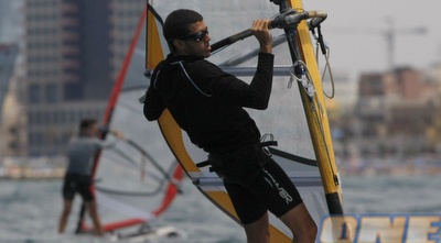 שחר צוברי. פתיחה בינונית (אמיר לוי)