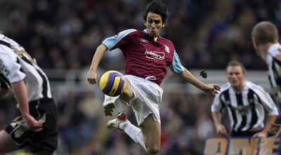 יוסי בניון במדי ווסטהאם. היה אחד מהשחקנים החשובים בקבוצה (רויטרס) יוסי בניון במדי ווסטהאם. היה אחד מהשחקנים החשובים בקבוצה (רויטרס)