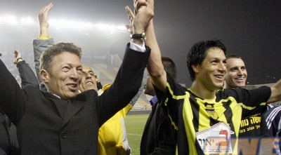 עידן טל וארקדי גאידמק בימים יפים יותר. גם הוא צפוי לעזוב (גיא בן זיו)