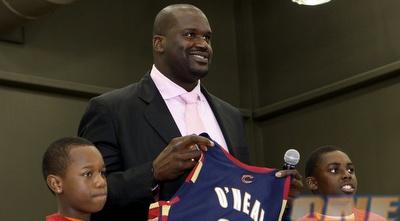 שאקיל אוניל. &qout;קולע את החשובות&qout;, SHAQTIN A FOOL (רויטרס) שאקיל אוניל. &qout;קולע את החשובות&qout;, SHAQTIN A FOOL (רויטרס)