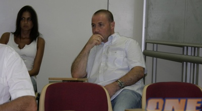 ירון קוריס. בדיון על קבוצתו (אור שפונדר) ירון קוריס. בדיון על קבוצתו (אור שפונדר)