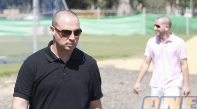 ירון קוריס. כרגע הכל בגדר מחשבות (אמיר לוי)