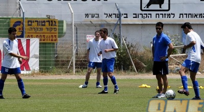 שחקני הנוער של הפועל פ&qout;ת בעונה החולפת. לבנה: &qout; (אלעד ירקון)