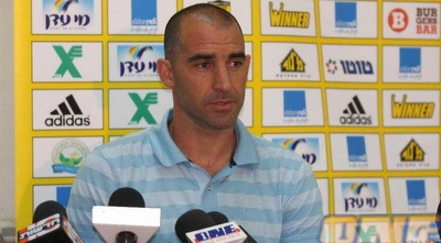 קורנפיין חיפש כל הקיץ אחרי משקיע... (גיא בן זיו) קורנפיין חיפש כל הקיץ אחרי משקיע... (גיא בן זיו)