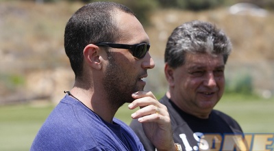 גומא אגייאר. &qout;יעביר את הכסף&qout; (אמיר לוי)