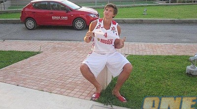 דניאל רום, יעזור לספיר להתאקלם ברוסיה