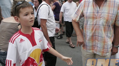 אוהד צעיר של זלצבורג, אחד שלא מכיר את המסורת (בעז גורן) אוהד צעיר של זלצבורג, אחד שלא מכיר את המסורת (בעז גורן)