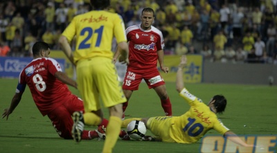 אבידור וסואן גולשים לכדור (אור שפונדר)