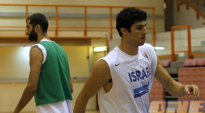 אליהו עם רותבארט באימון. אחד נשאר בישראל, השני נוסע לפולין (הילה אביגל)