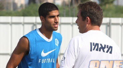 רועי דיין עם ירון הוכנבוים באימון. לא ישחק בכל מקרה (עמית מצפה)