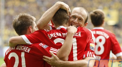 שחקני באיירן חוגגים על חשבון דורטמונד. בשלישי זו תהיה חיפה? (רויטרס)