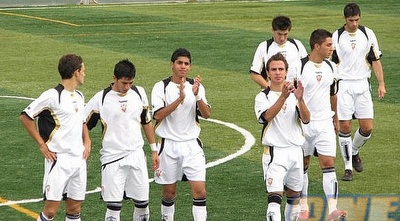 נס זמיר (שלישי משמאל) במדי אלבסטה. מחוזר בספרד