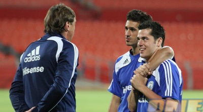 אבי סטרול עם שורה אובארוב. בקרוב יאחדו כוחות במכבי ת&qout;א? (עמית מצפה)