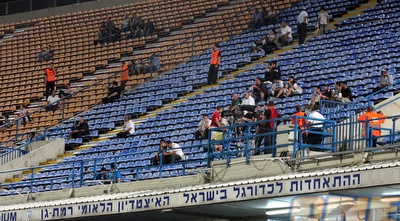 יציעים ריקים בר&qout;ג (עמית מצפה)