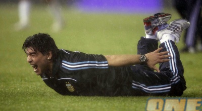 מראדונה בטירוף. ארגנטינה שלו תהיה במונדיאל (רויטרס) מראדונה בטירוף. ארגנטינה שלו תהיה במונדיאל (רויטרס)