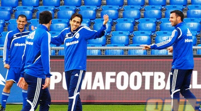 בניון וקולאוטי צוחקים באימון (ONE) בניון וקולאוטי צוחקים באימון (ONE)