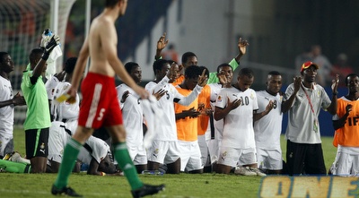 נבחרת גאנה חוגגת העפלה למונדיאל. נבחרת סימפטית מאוד, אך חסרת ניסיון (רויטרס)