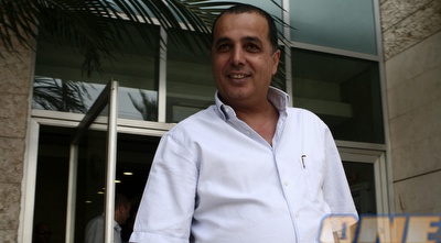 עמוס לוזון יוצא מהפגישה (מיכה בננו) עמוס לוזון יוצא מהפגישה (מיכה בננו)