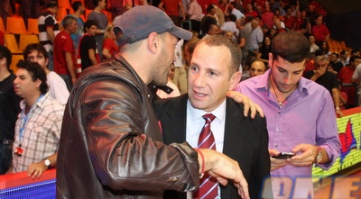 אגייאר חוגג עם דני קליין (גיא בן זיו) אגייאר חוגג עם דני קליין (גיא בן זיו)