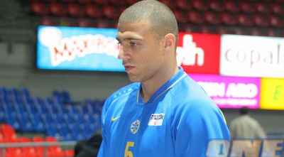 רביב לימונד. חבל שהוא מתייבש על הספסל (שרון קביליו) רביב לימונד. חבל שהוא מתייבש על הספסל (שרון קביליו)