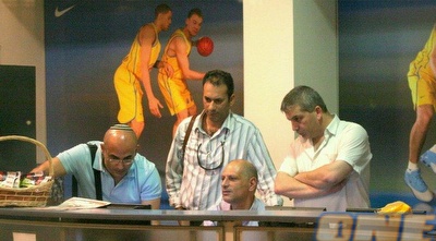 חוקרי רשות המיסים במשרדי מכבי ת&qout;א לפני כחודש (קובי אליהו) חוקרי רשות המיסים במשרדי מכבי ת&qout;א לפני כחודש (קובי אליהו)