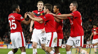 יונייטד חוגגת שיוויון זמני (רויטרס) יונייטד חוגגת שיוויון זמני (רויטרס)