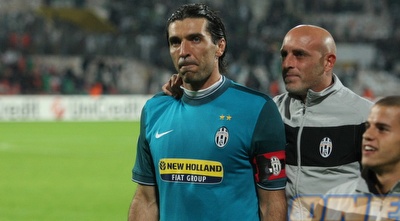 בופון. יעמוד פעם נוספת בין הקורות של נבחרת איטליה (אמיר לוי)