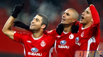 דה סילבה עם שכטר. בהפועל לא ימהרו לשחרר את הכוכבים (רויטרס)