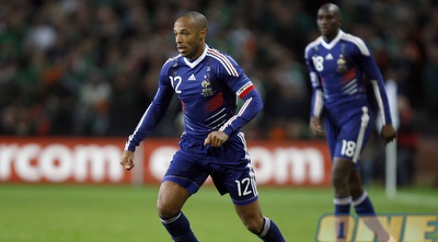 תיירי הנרי. שער שנוי במחלוקת שלח את הצרפתים לדרא&qout;פ (רויטרס) תיירי הנרי. שער שנוי במחלוקת שלח את הצרפתים לדרא&qout;פ (רויטרס)