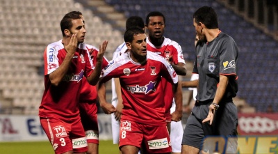 שחקני סכנין מתווכחים עם שי שטרית. שלחו את העירעור (אלעד ירקון)