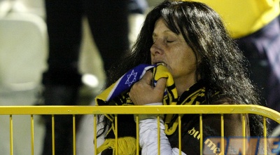 אוהדת בית&qout;ר מאוכזבת. (אמיר לוי)