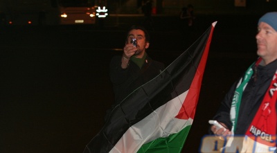 מפגינים פרו-פלסטינים. לוין: &qout;הם היו ממש קרובים אליי&qout;